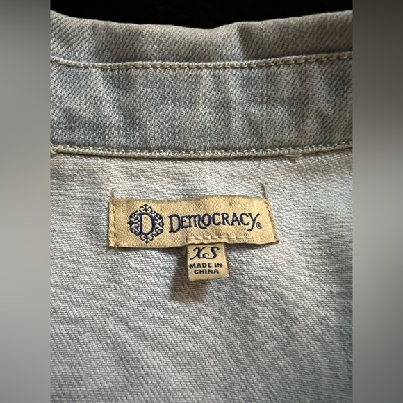DEMOCRACY Jeans Light Blue Denim Jacket Fray Ruffle Size XS Button Down - Picture 8 of 14